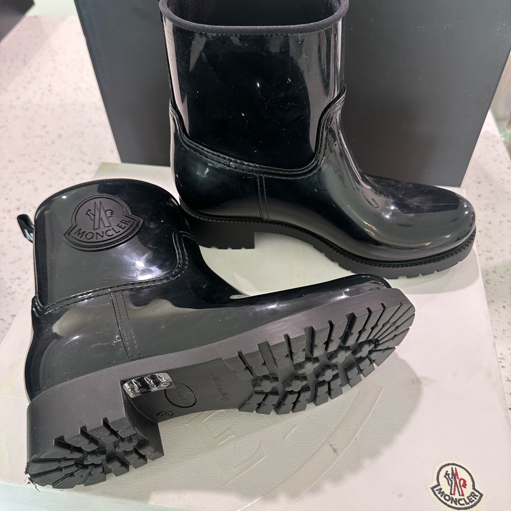 Moncler logo appliqué glossed rubber rain boots , brand new , size 37